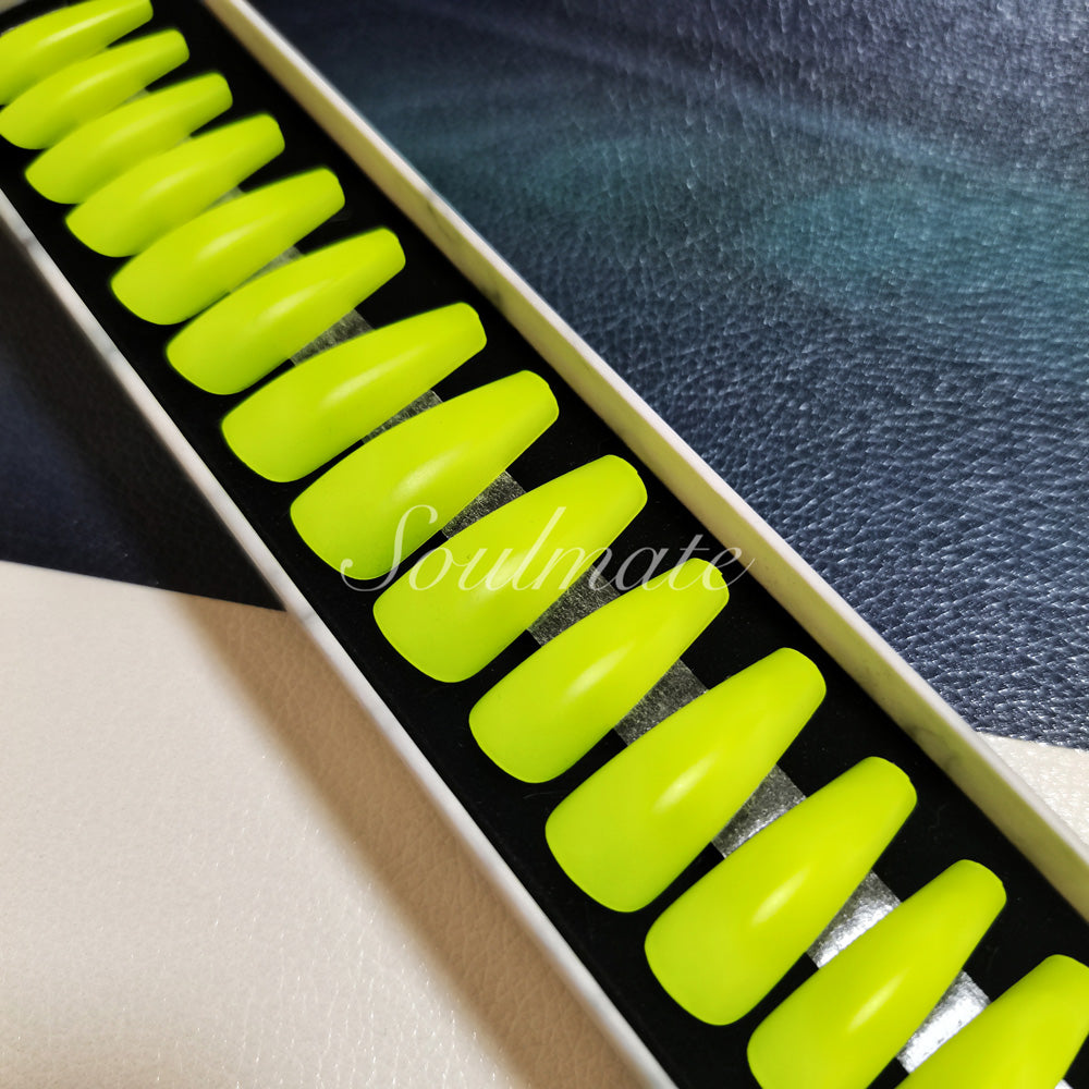 Soulmate  Press On Nails – False Fingernails with Box