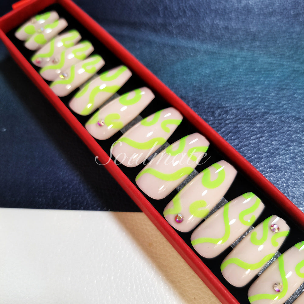 Soulmate  Press On Nails – False Fingernails with Box