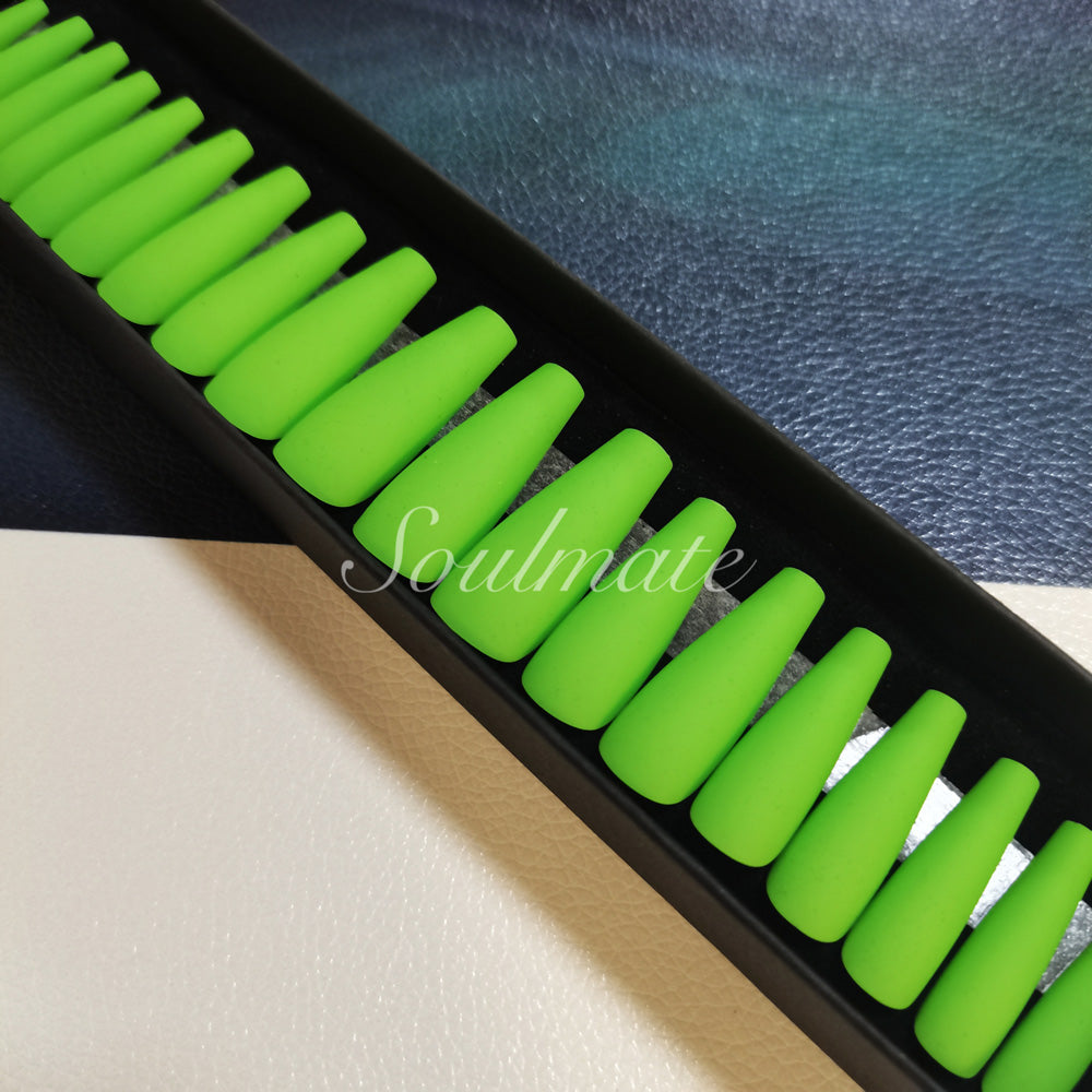 Soulmate  Press On Nails – False Fingernails with Box